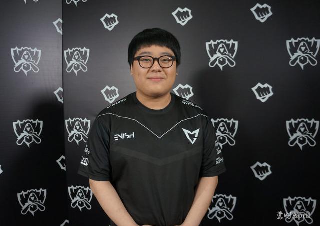 她们通过有 她们通过有